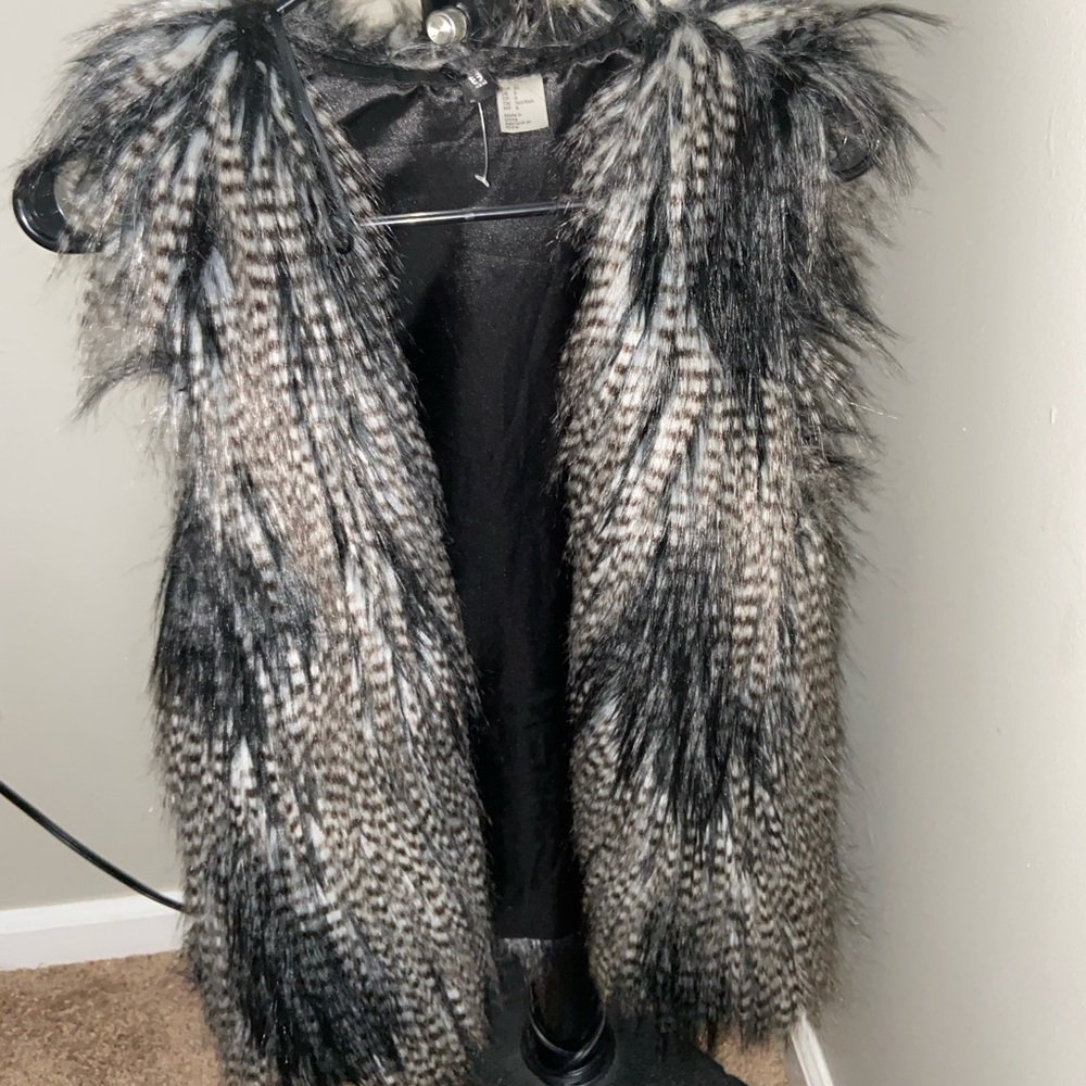 H&M faux fur vest size 6